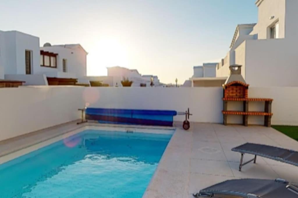 Rosa Luxury 2 Bed 2 Bath With Private Pool, Patio * Playa Blanca (Lanzarote)